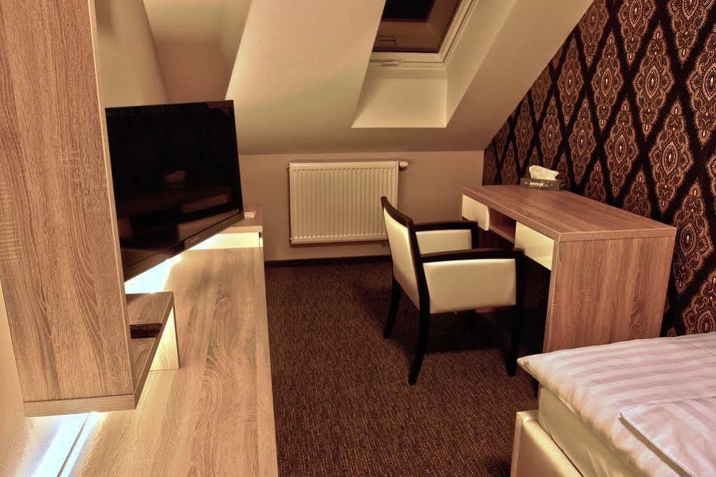 Penzion Precedens Trebisov Exteriér fotografie